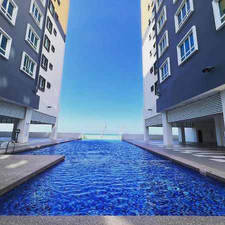Ureshii Homestay Ladang Tanjung Kuala Terengganu With Pool Exterior foto